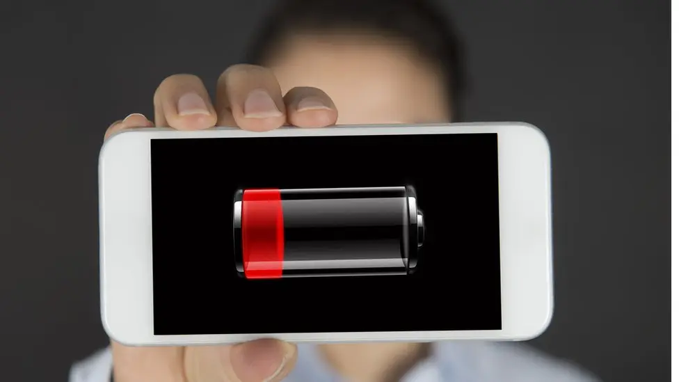 bateria baja smartphones problemas sociales - Cómo afecta el uso de celulares en la sociedad