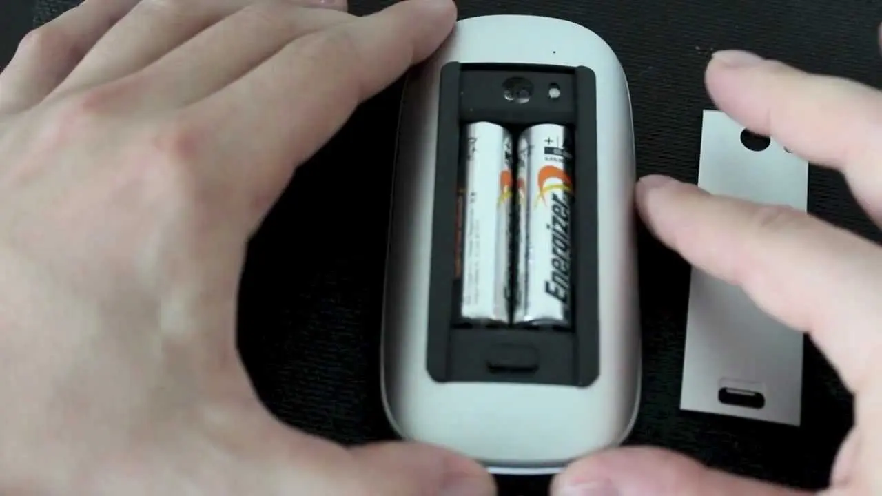 cambio de baterias a mouse mac - Cómo cargar el Magic Mouse 1