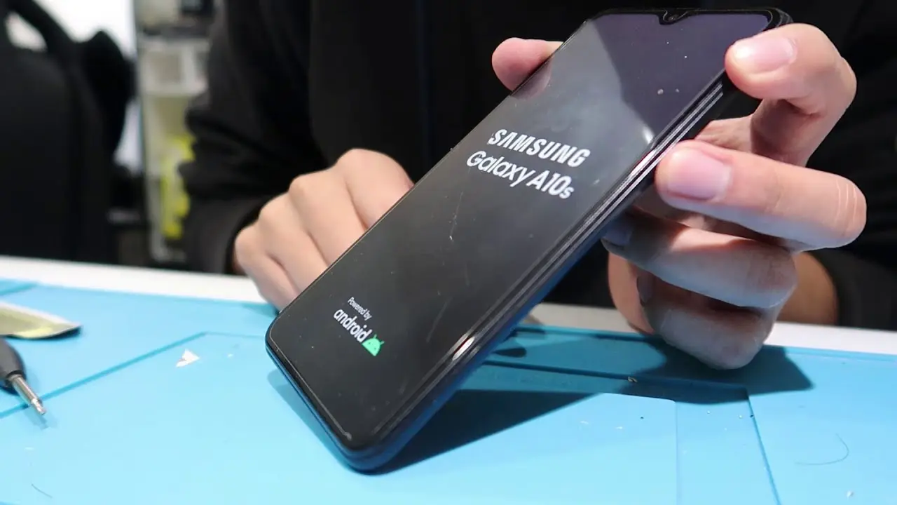 como sacar bateria celular samsung - Cómo quitar la pila a celular Samsung