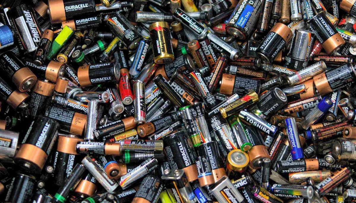 contaminacion de pilas y baterias - Cuánto contaminan las pilas