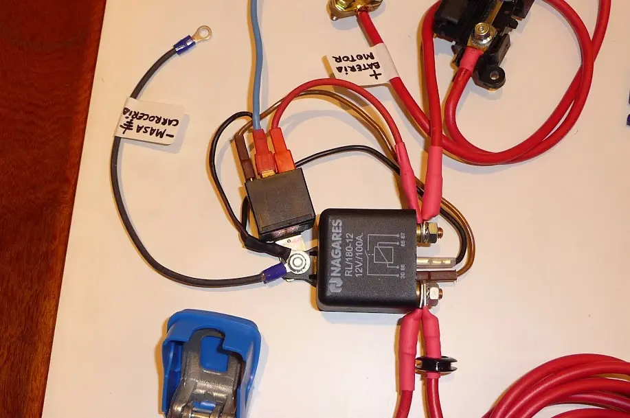 como conectar un fusible a una bateria - Dónde se pone el fusible en el positivo o negativo