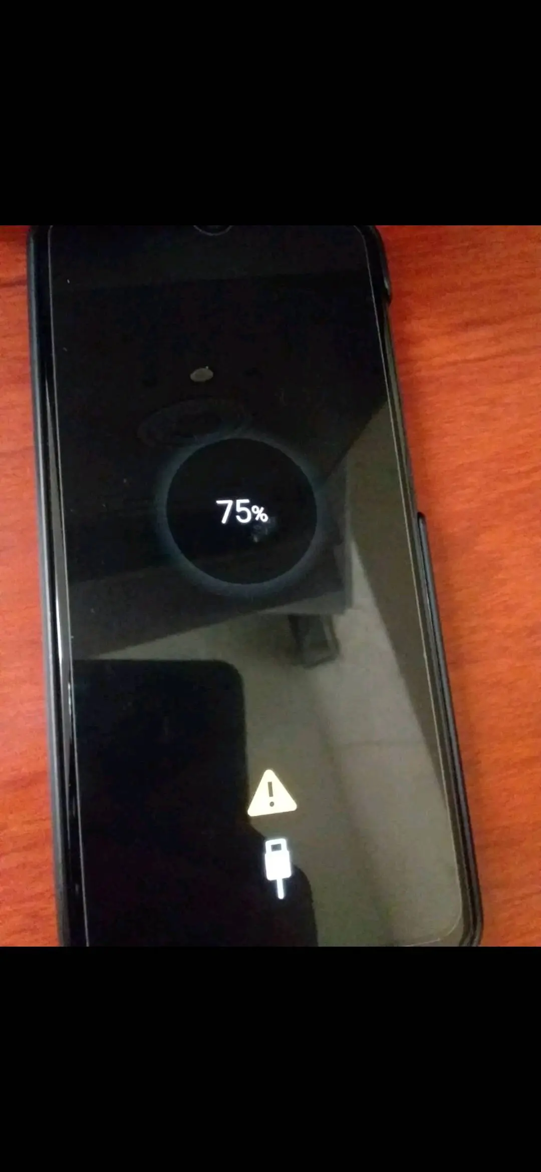 triangulo amarillo bateria samsung - Qué significa un triángulo amarillo en la pantalla del celular
